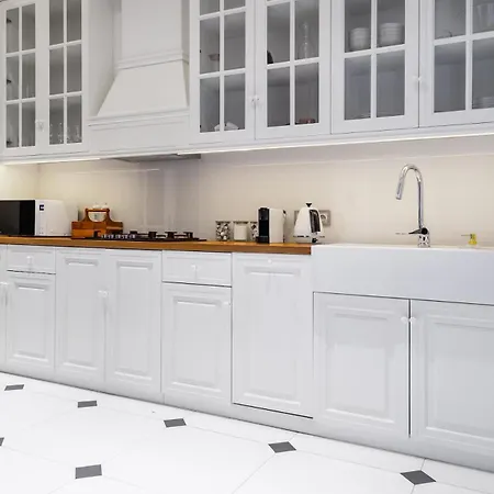 Househost Boguslawskiego 76